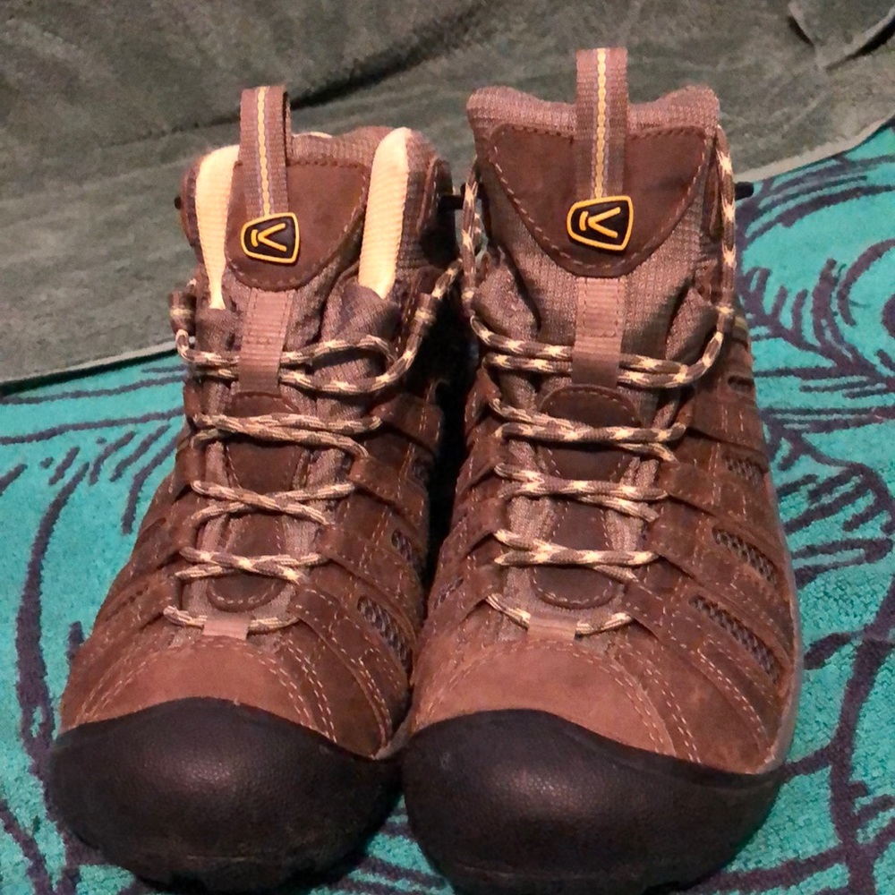 Womens Keen Voyager hiking boots